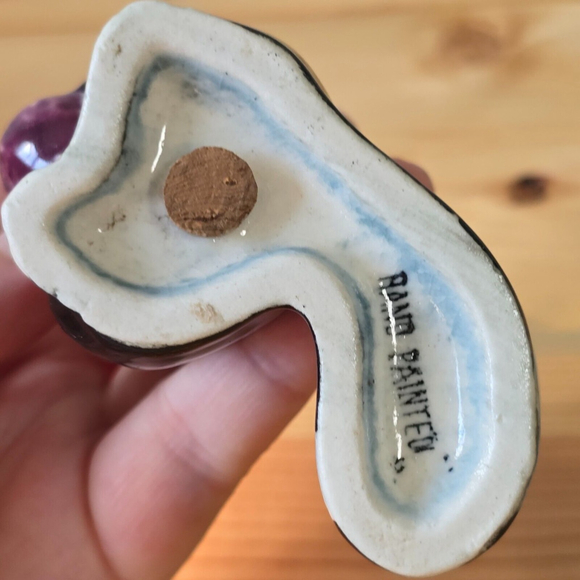 Vintage Skunk Salt & Pepper Shakers Hand Painted - Picture 8 of 9